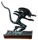 Aliens - Alien Water Attack Statue - Premium Statue