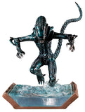 Aliens - Alien Water Attack Statue - Premium Statue
