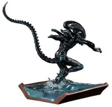 Aliens - Alien Water Attack Statue - Premium Statue