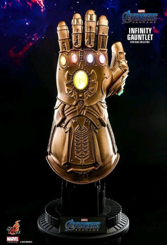 Avengers 4: Endgame - Infinity Gauntlet 1:4 Scale Replica - Replica & Dolls
