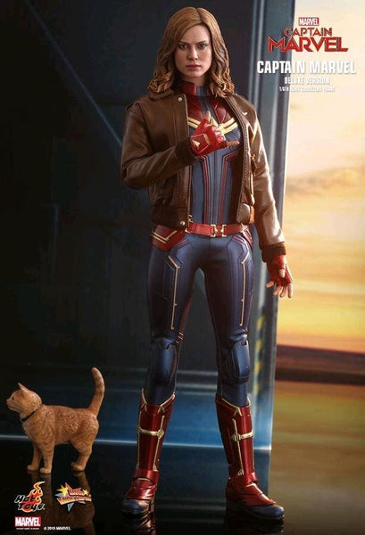 Captain Marvel - Captain Marvel Deluxe 12 1:6 Scale Action Figure - Premium Action Figure